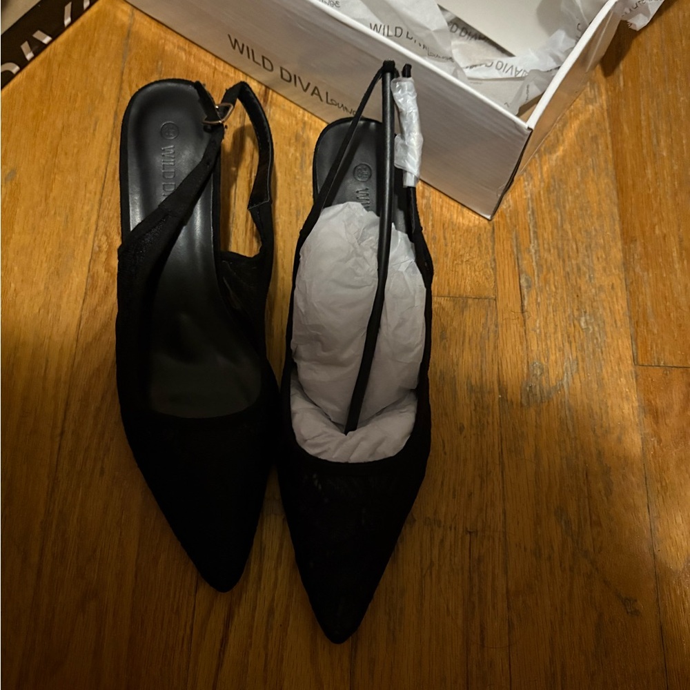 Wild Diva Black Pointed Toe Heels